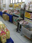 งอบน้ำเชี่ยว กะปิเคย ของทะเลแห้ง ทุเรียนอบแห้ง และขนมของฝากต่าง ๆ จ.ตราด