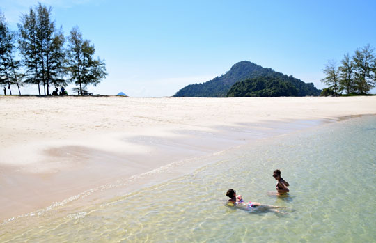 หมู่เกาะกำ อุทยานแห่งชาติแหลมสน ทัวร์ 3 เกาะ จ.ระนอง เกาะกำตก เกาะค้างคาว เกาะญี่ปุ่น ราคาถูก 2563 (2020) หมู่เกาะกำ อุทยานแห่งชาติแหลมสน ทัวร์ 3 เกาะ จ.ระนอง เกาะกำตก เกาะค้างคาว เกาะญี่ปุ่น ราคาถูก 2563 (2020)