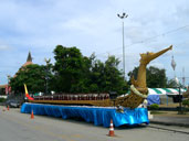 งานลอยกระทงสายไหลประทีปพันดวง กลางวัน เรือสุพรรณหงส์