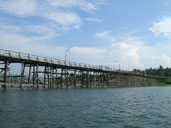 สะพานไม้อุตตมานุสรณ์ (สะพานมอญ) อ.สังขละบุรี จ.กาญจนบุรี 