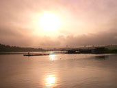 พระอาทิตย์ขึ้น พระอาทิตย์ทอแสง สะพานไม้อุตตมานุสรณ์ (สะพานมอญ) อ.สังขละบุรี จ.กาญจนบุรี 