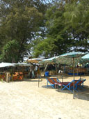 ร้านอาหารริมชายหาด หาดแม่รำพึง อ.เมือง จ.ระยอง