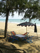 ร้านอาหารริมชายหาด หาดแม่รำพึง อ.เมือง จ.ระยอง