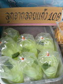 ลูกจากลอยแก้ว ตลาดน้ำอัมพวา สมุทรสงคราม