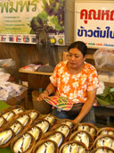 ตลาดน้ำอัมพวา อ.อัมพวา สมุทรสงคราม