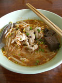 เส้นเล้กต้มยำ ก๋วยเตี๋ยวตาแกละ อ.เมือง จ.สุพรรณบุรี 