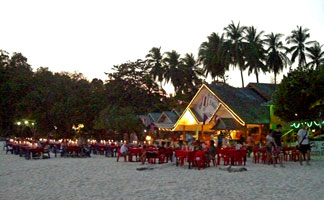 หาดพัทยา 2 เกาะหลีเป๊ะ บรรยากาศยามค่ำคืน