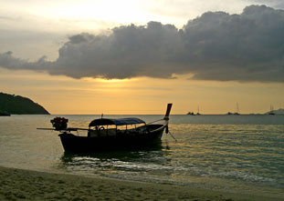 หาดประมง เกาะหลีเป๊ะ