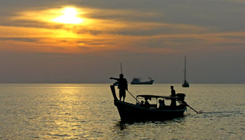 หาดประมง เกาะหลีเป๊ะ